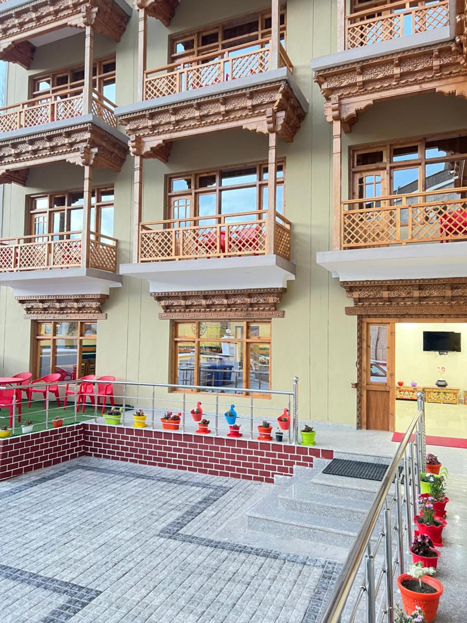 The Nangsay Hotel Leh Exterior photo